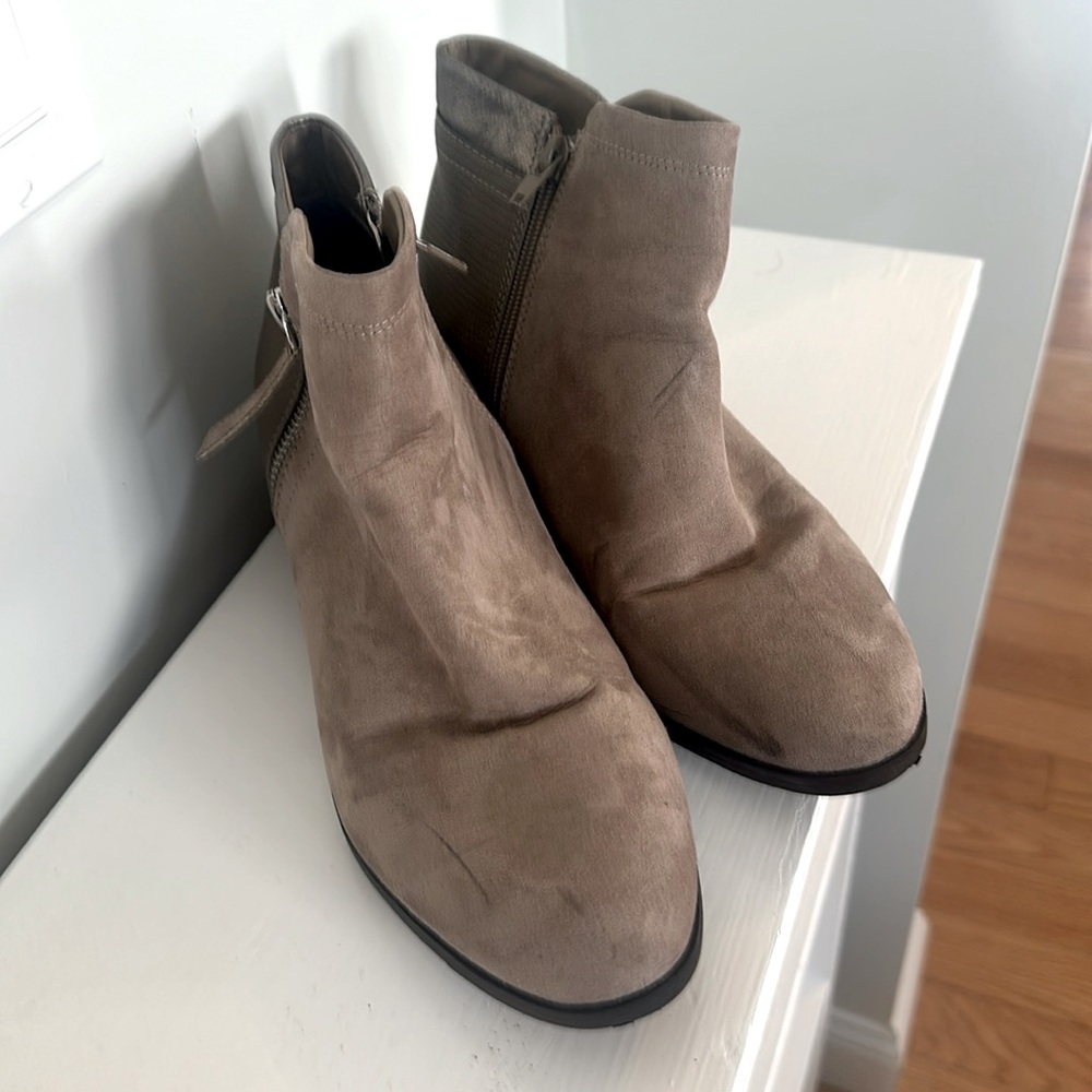Women’s ankle boots with heel